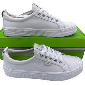 Cariuma unisex oca low off white canvas sneakers Size 6.5Women 5Mens